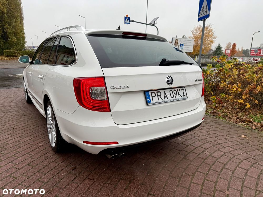 Skoda Superb 2.0 TDI DSG Exclusive - 24