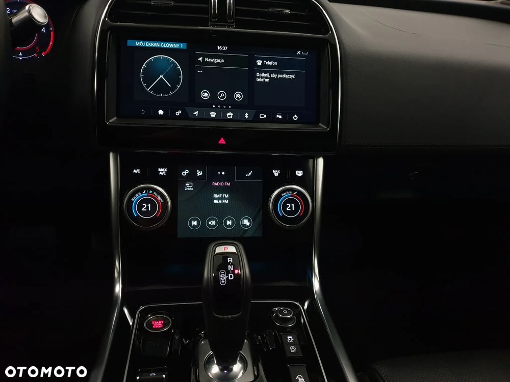 Jaguar XE 2.0 D180 SE - 20