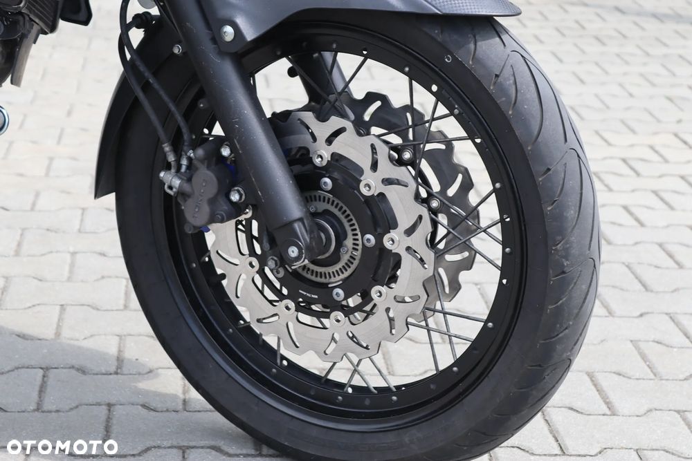 Suzuki V-STROM - 10