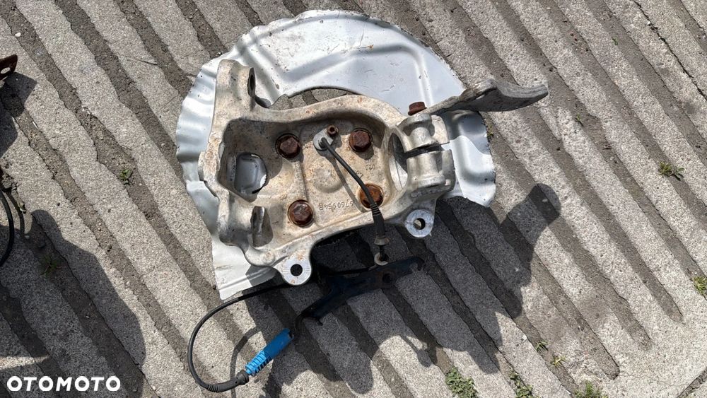 PIASTA ZWROTNICA PRAWY PRZÓD BMW E61 E60 6760954 - 1