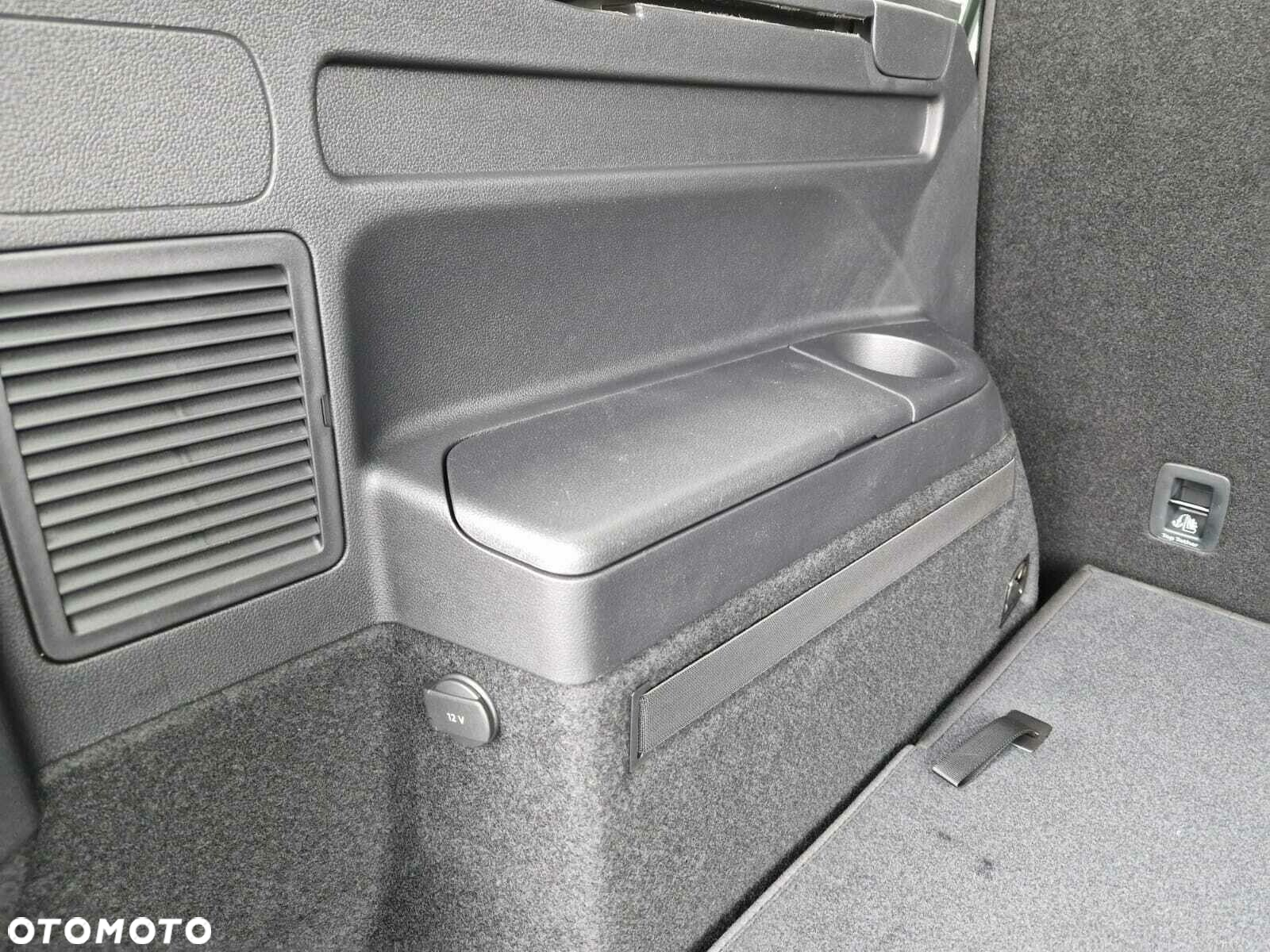 Volkswagen Touran - 10