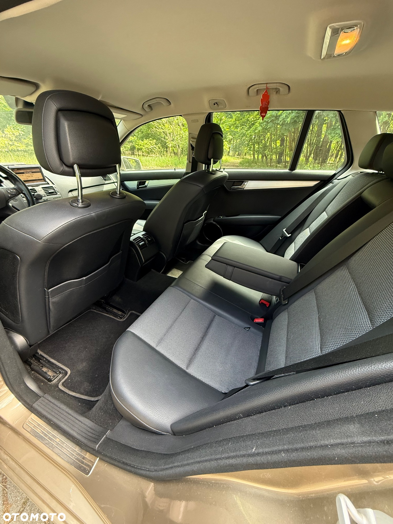Mercedes-Benz Klasa C 220 T CDI DPF (BlueEFFICIENCY) Avantgarde - 31