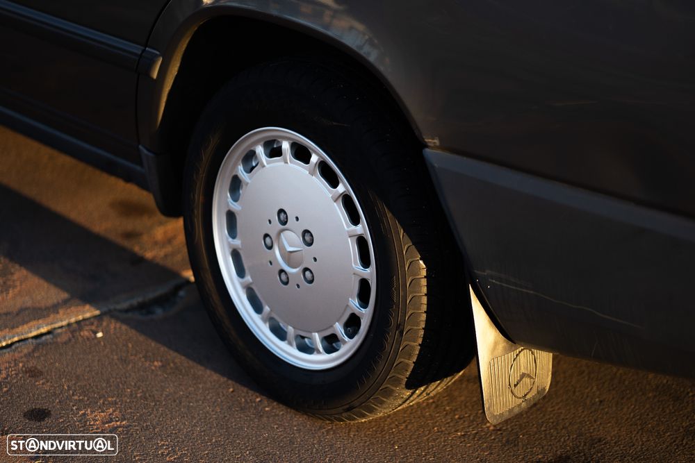 Mercedes-Benz W124 (1984-1997) 300 D Turbo - 21