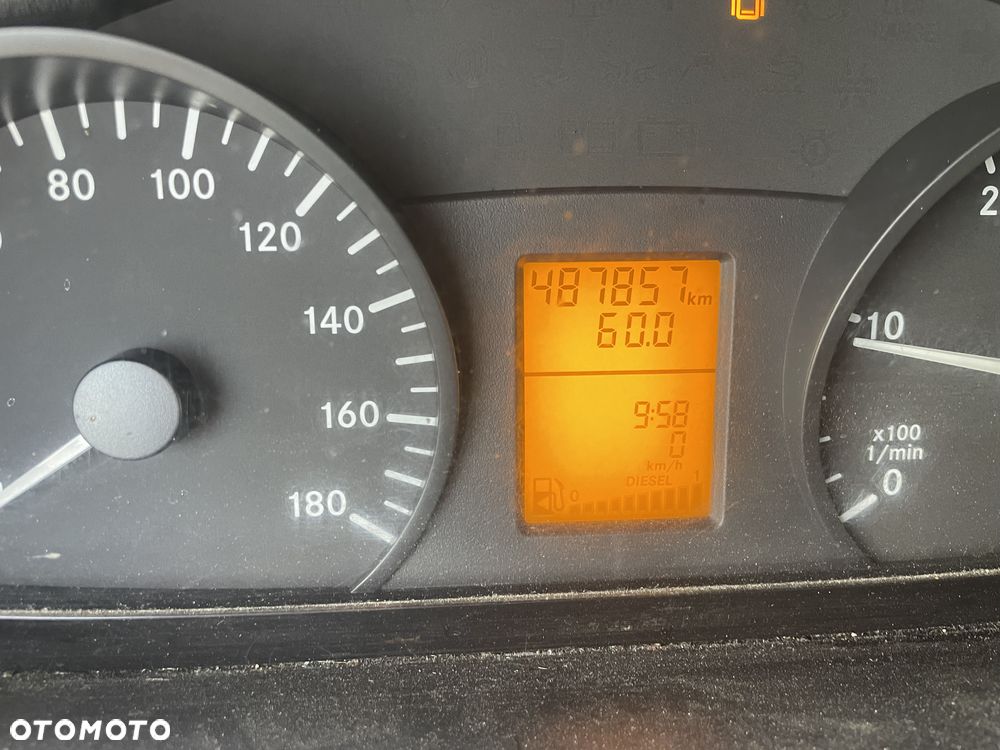 Mercedes-Benz Sprinter - 11