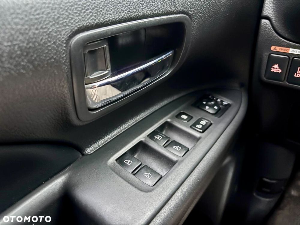 Mitsubishi Outlander 2.0 Intense + Navi 4WD CVT - 13