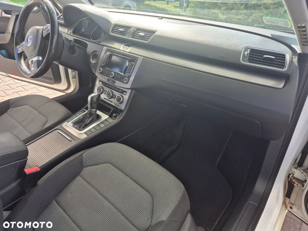 Volkswagen Passat 2.0 TDI Comfortline DSG - 34