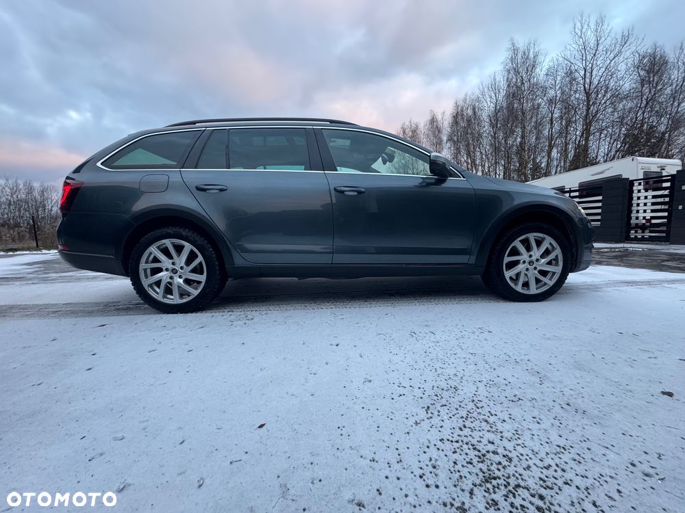 Skoda Octavia Scout 2.0 TDI 4x4 DSG - 11