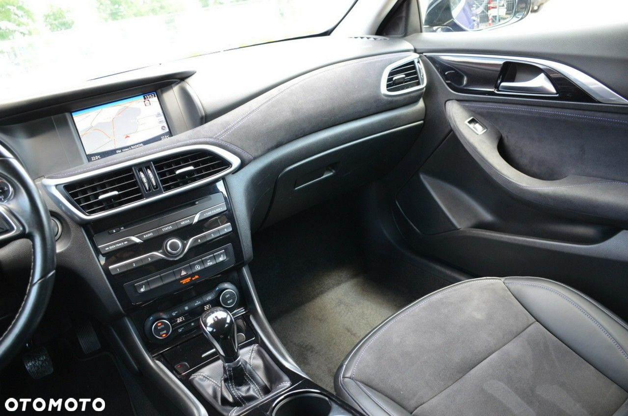 Infiniti Q30 - 14