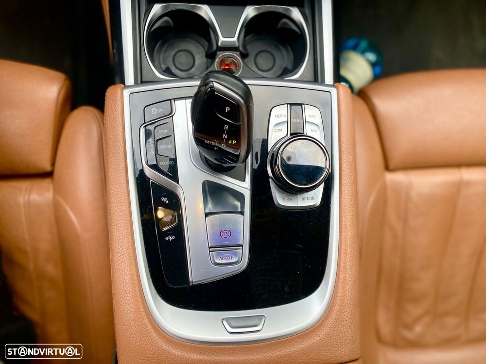 BMW 750 d xDrive Pack M Auto - 24