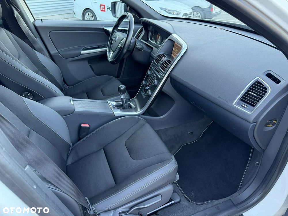 Volvo XC 60 D4 Momentum - 16