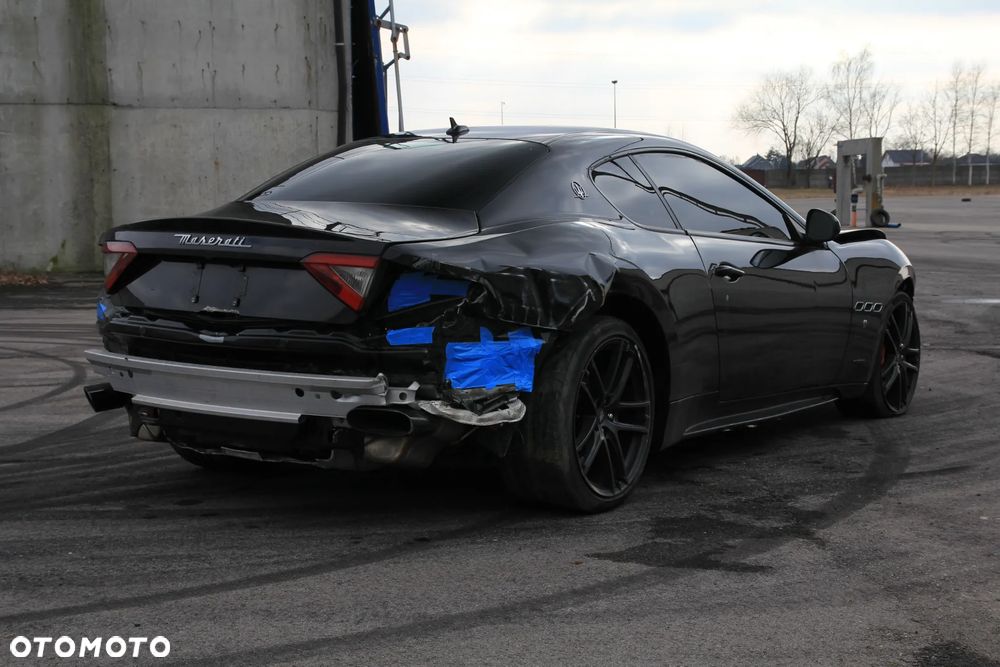 Maserati GranTurismo MC - 11
