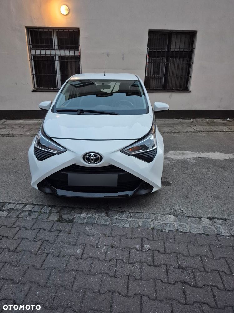 Toyota Aygo x.shift x-play connect - 1