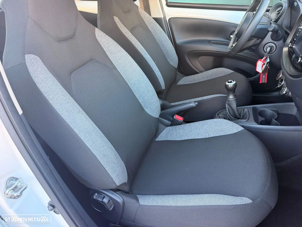 Toyota Aygo x-play - 38