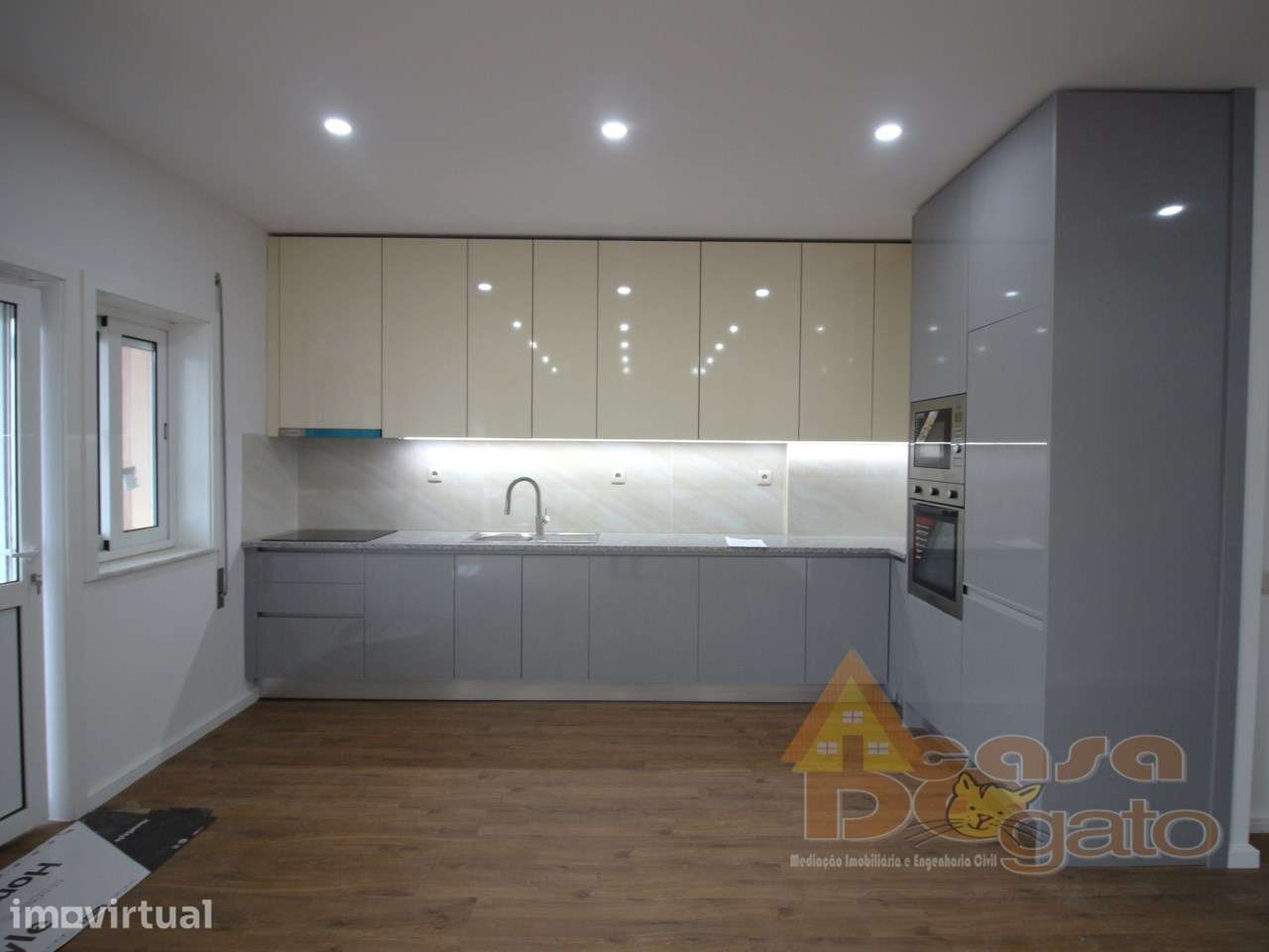 Apartamento Remodelado com boas varandas - Grande imagem: 2/25