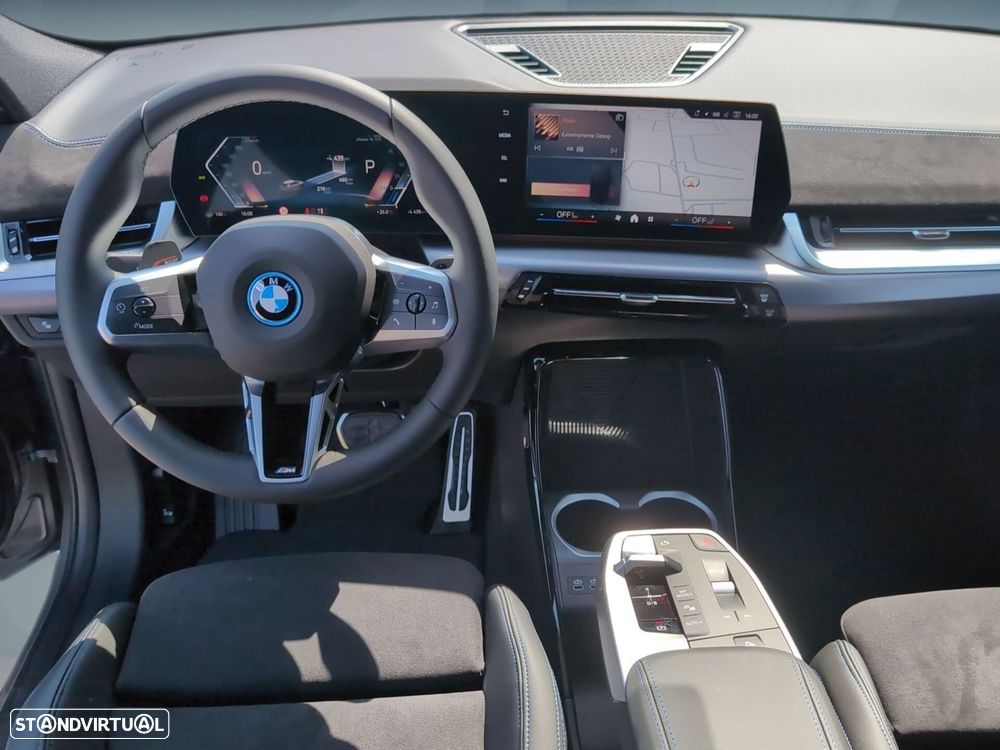 BMW iX2 eDrive20 Pack Desportivo M - 12