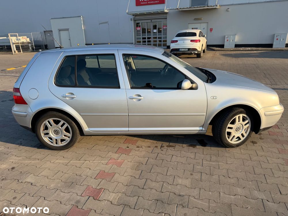 Volkswagen Golf - 5