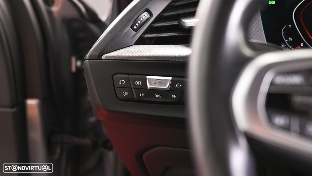BMW 116 d Pack Desportivo M Auto - 41