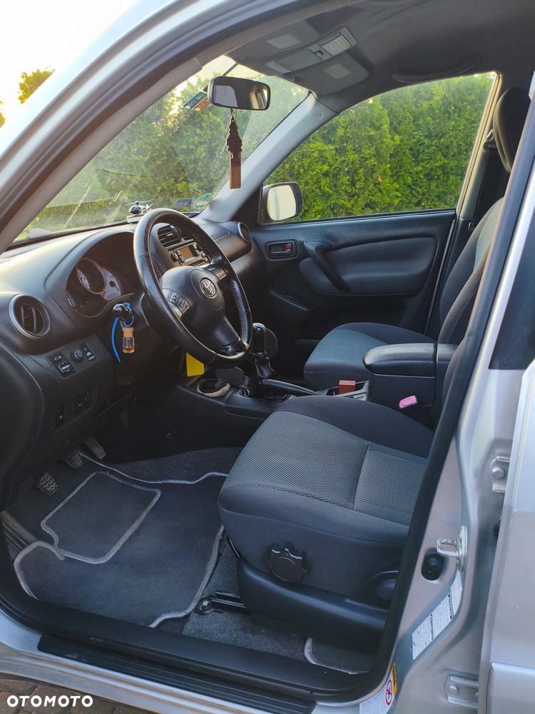 Toyota RAV4 2.0 D-4D 4x4 - 10
