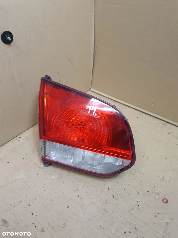 LAMPA LEWA W KLAPE VOLKSWAGEN GOLF VI 6 - 2