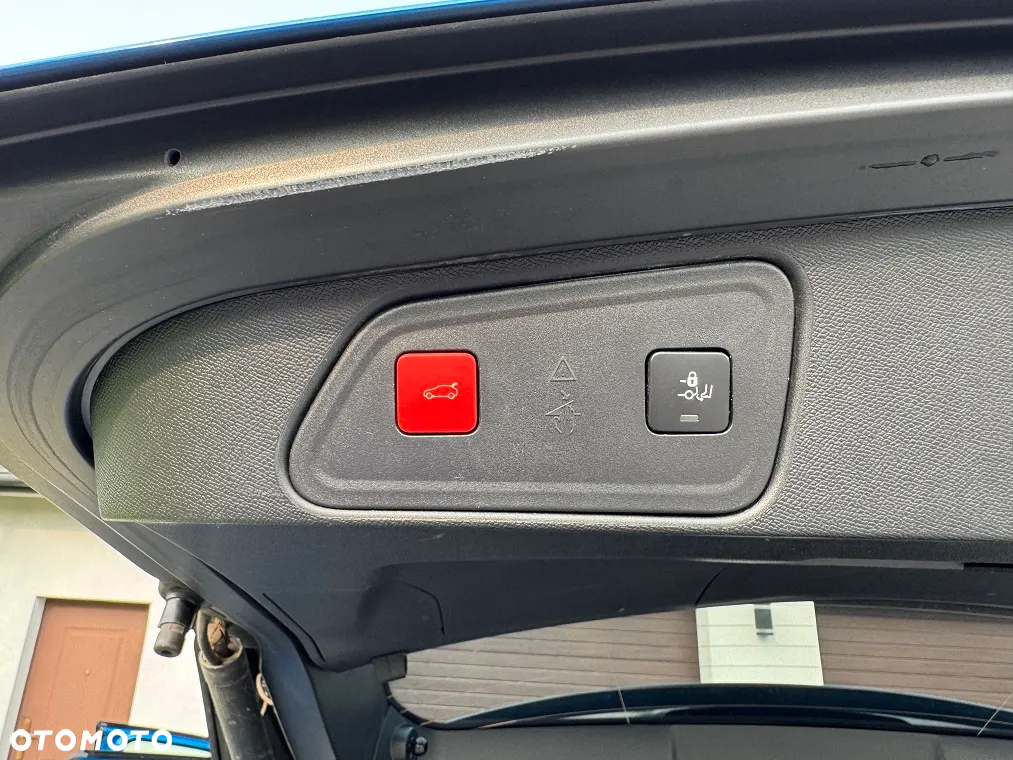Peugeot 3008 Plug-In Hybrid 225 e-EAT8 GT - 15
