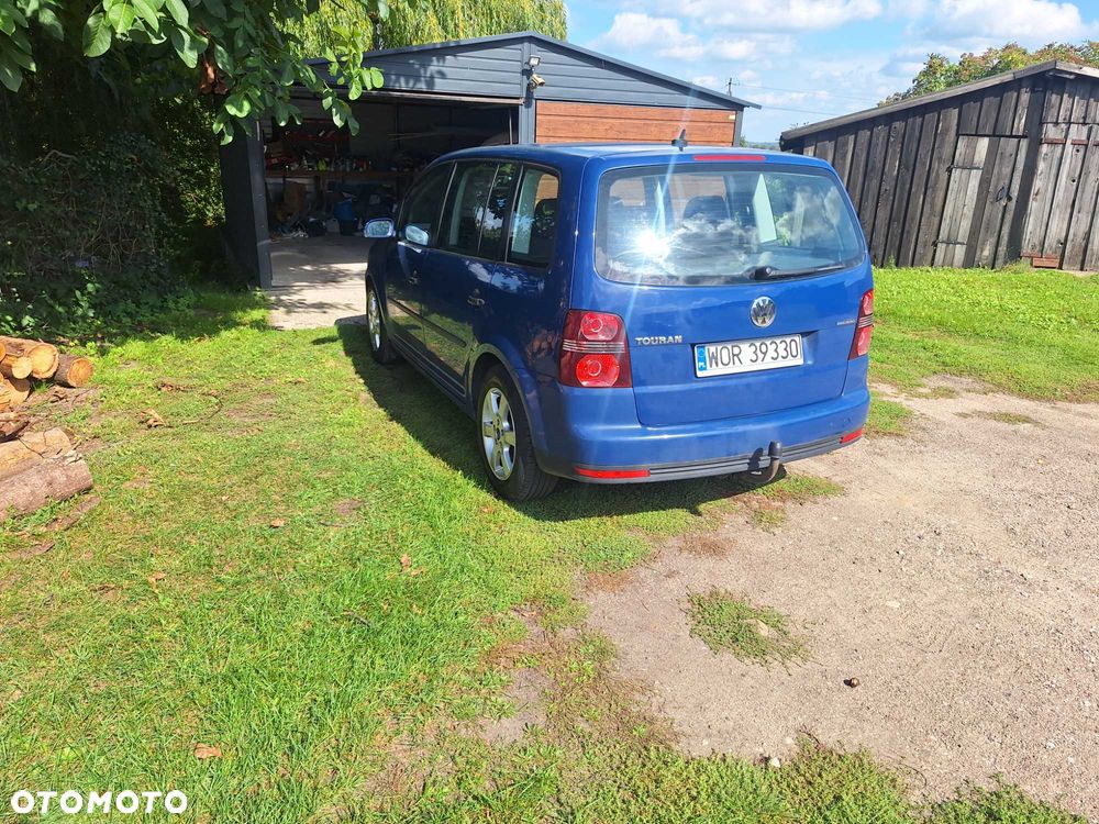 Volkswagen Touran - 4