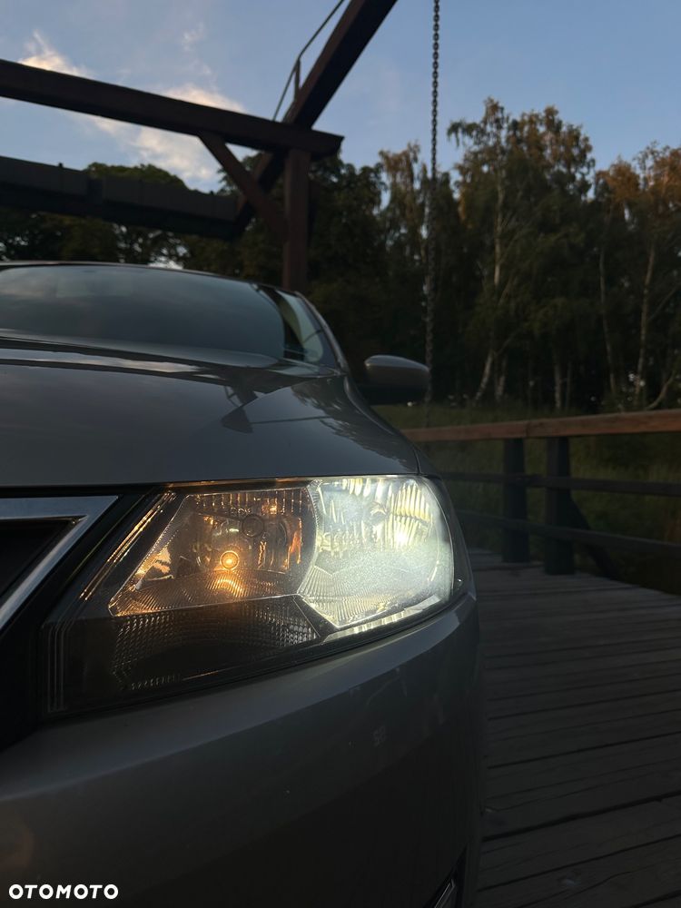 Skoda RAPID 1.2 TSI Ambition - 19
