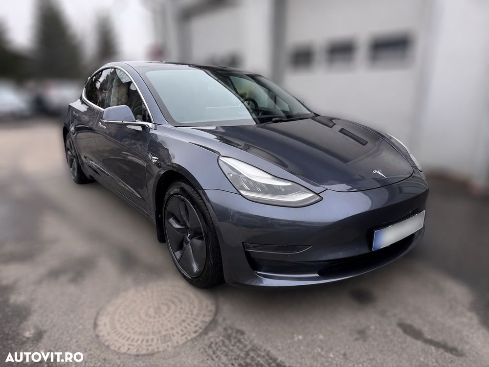 Tesla Model 3 - 3