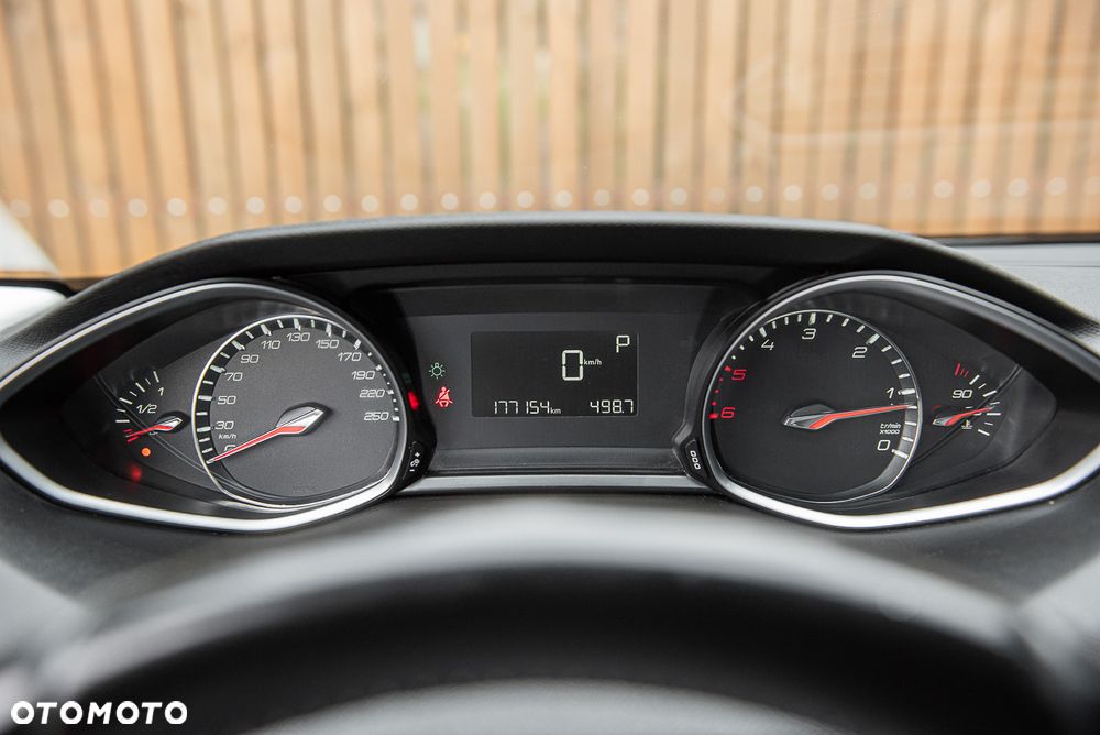 Peugeot 308 BlueHDi 150 EAT6 Stop & Start Allure - 11