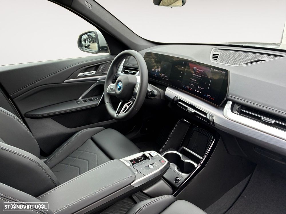 BMW iX1 eDrive20 - 8