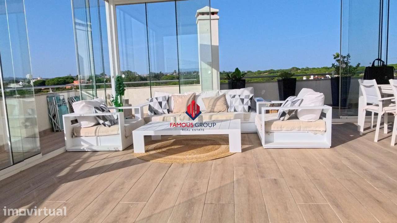 Penthouse T3 de Luxo com Amplos Terraços em Balaia – A Poucos... - Grande imagem: 2/25