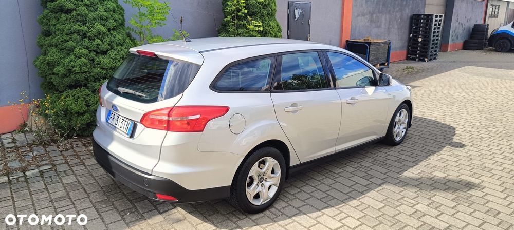 Ford Focus 1.5 EcoBlue STart-Stopp-System TITANIUM X - 2