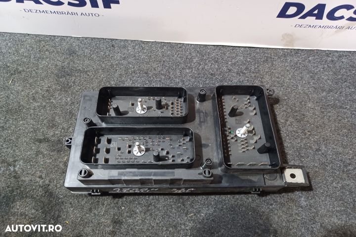 Panou sigurante si relee 13206748 Opel Astra H [2004 - 2007] wagon 1. - 3