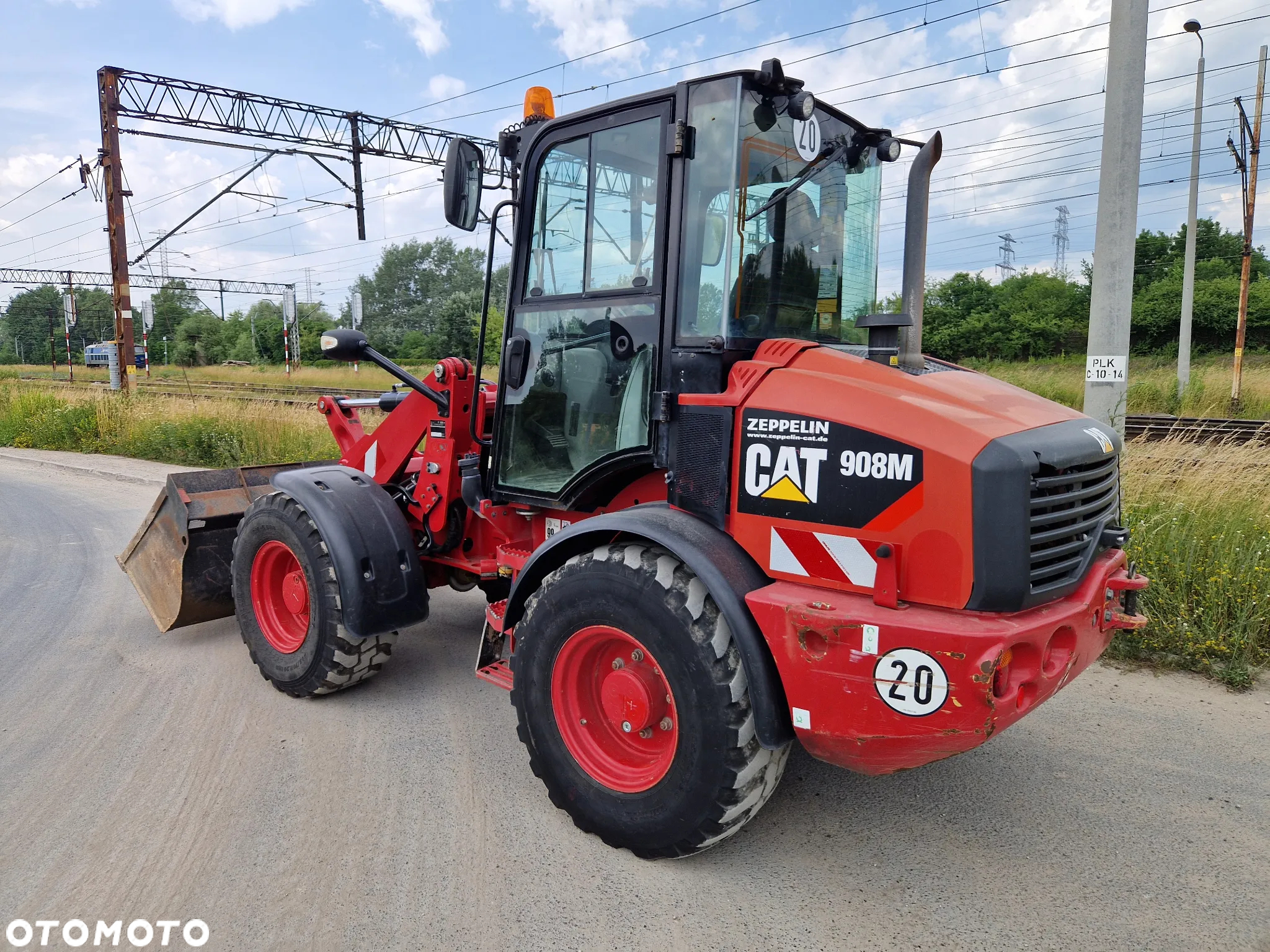 Caterpillar 908M - 3
