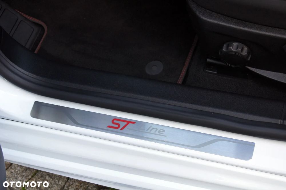 Ford Focus Turnier 1.5 EcoBlue Start-Stopp-System ST-LINE DESIGN - 25