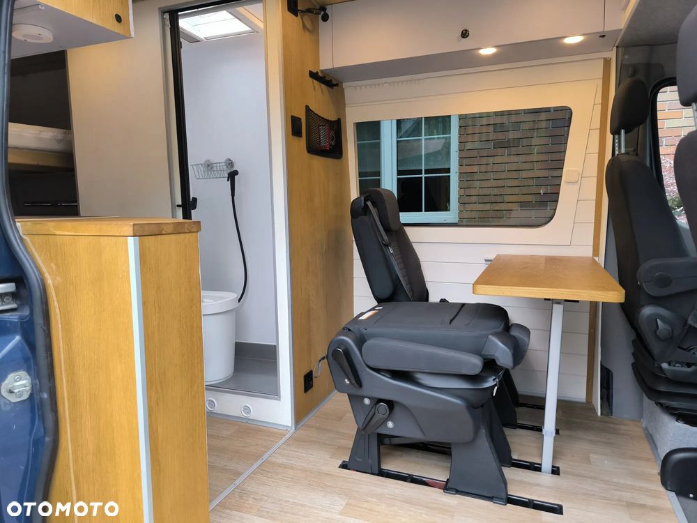 Mercedes-Benz Sprinter - 25
