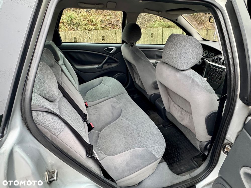 Citroën C5 2.2 HDi SX - 8