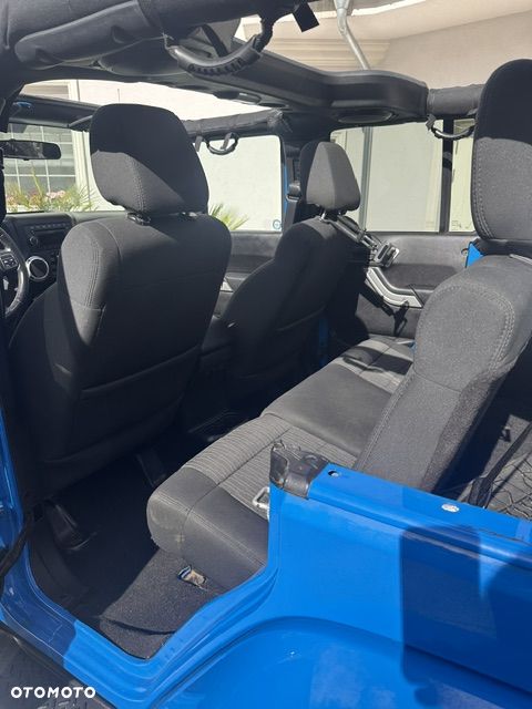 Jeep Wrangler Unlimited 3.8 Sahara - 18