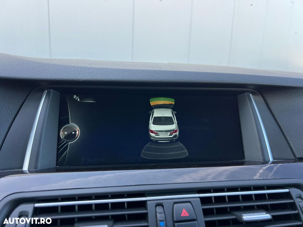 BMW Seria 5 520d xDrive - 23