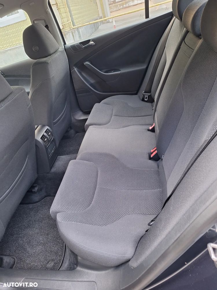 Volkswagen Passat 1.9 TDI DPF Highline - 17