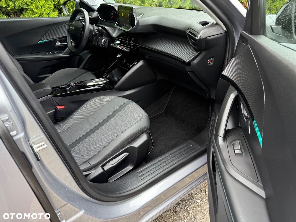 Peugeot 2008 BlueHDi 130 Allure S&S EAT8 - 14