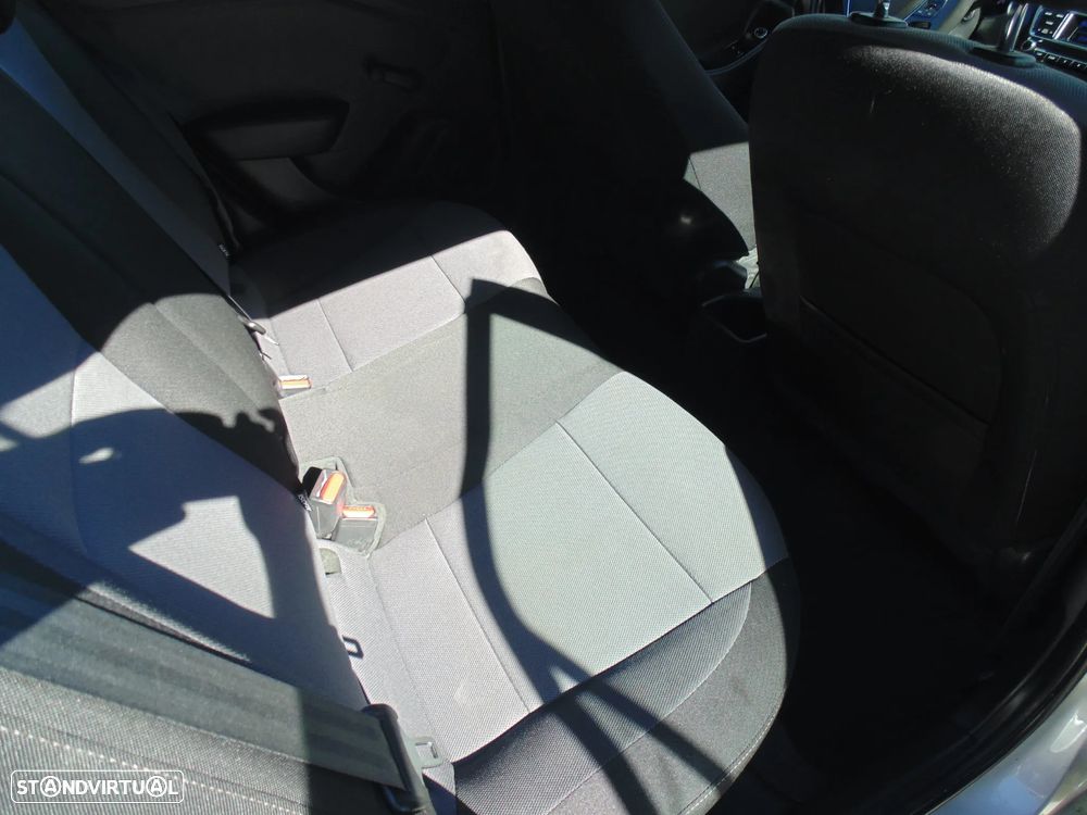 Hyundai i20 1.1 CRDi Access Plus - 17