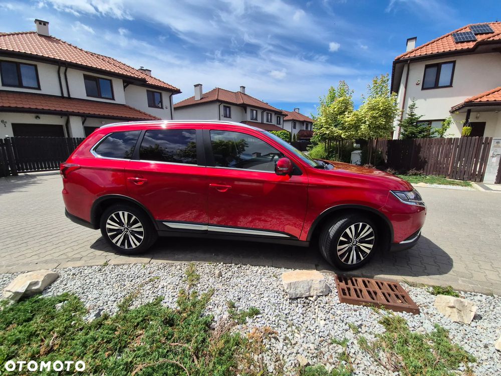 Mitsubishi Outlander 2.0 Instyle Navi 4WD CVT - 2