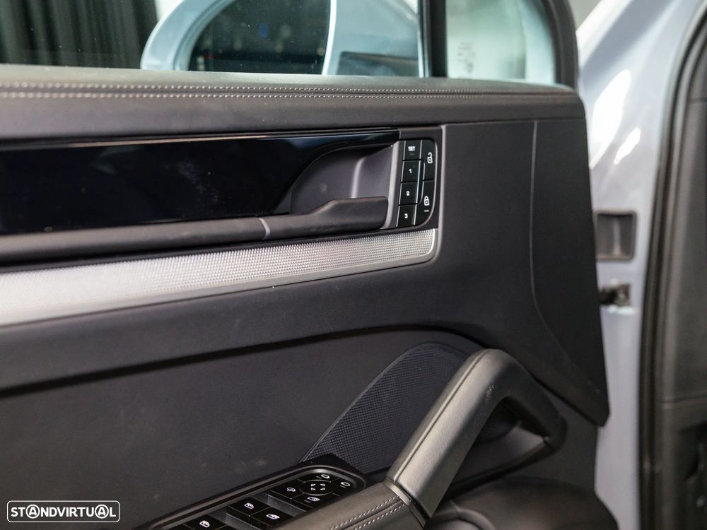 Porsche Cayenne Coupé E-Hybrid - 33
