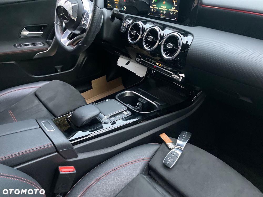 Mercedes-Benz Klasa A 180 7G-DCT AMG Line - 19