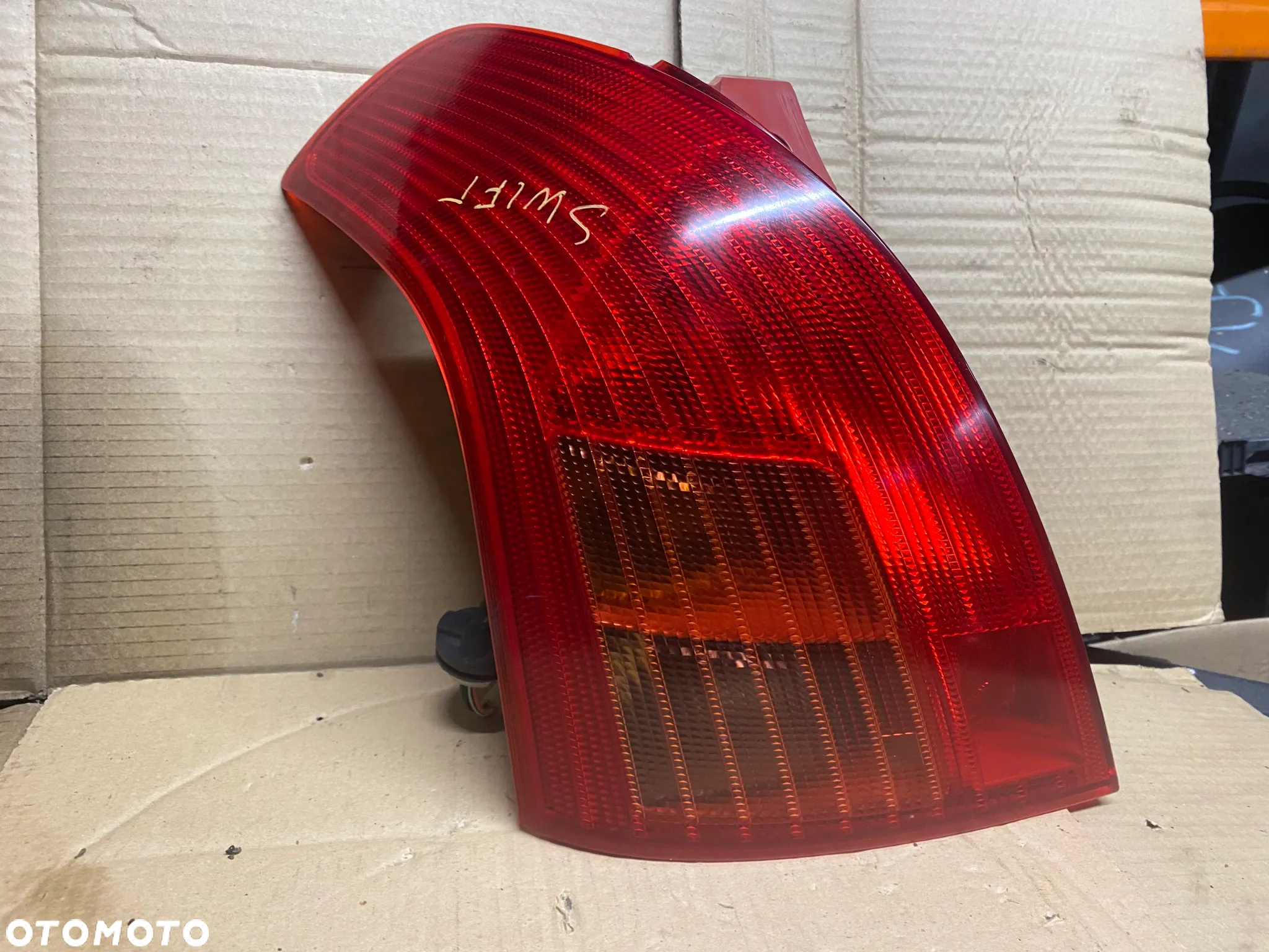 LAMPA TYLNA LEWA SUZUKI SWIFT IV P4476L - 2