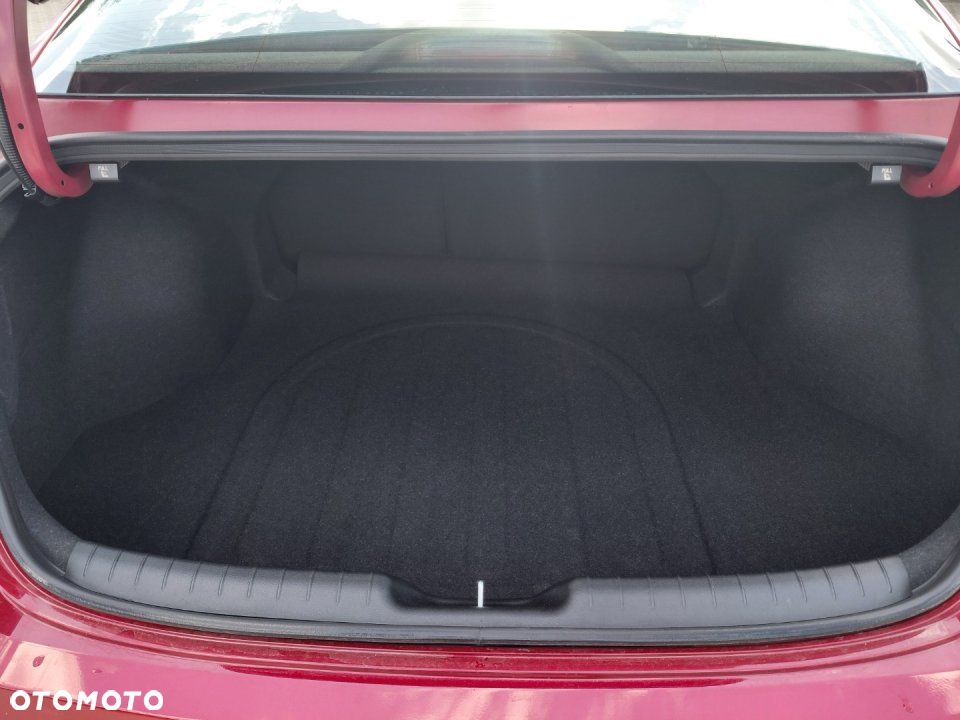 Hyundai Elantra - 38