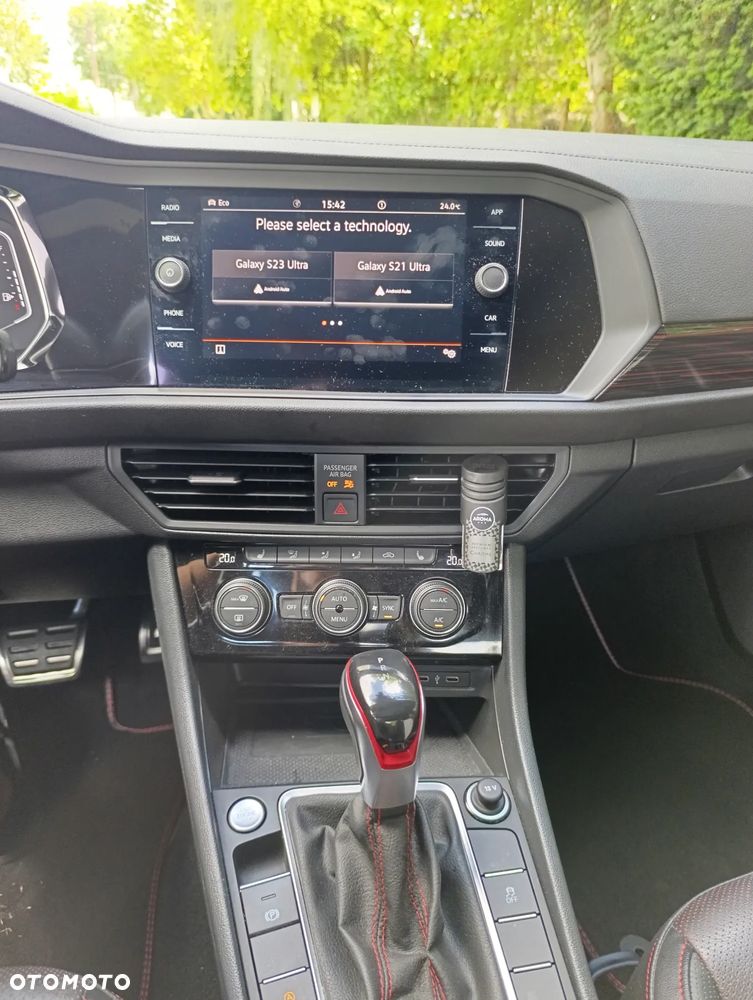 Volkswagen Jetta - 24