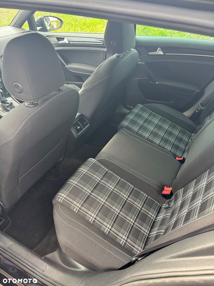 Volkswagen Golf - 19