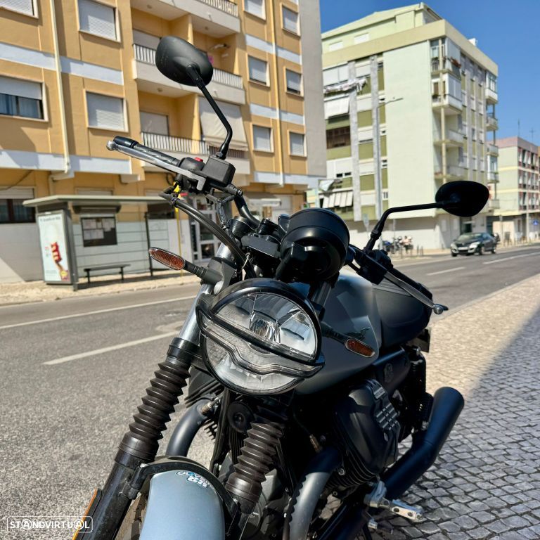 Moto Guzzi V7 Stone - 5