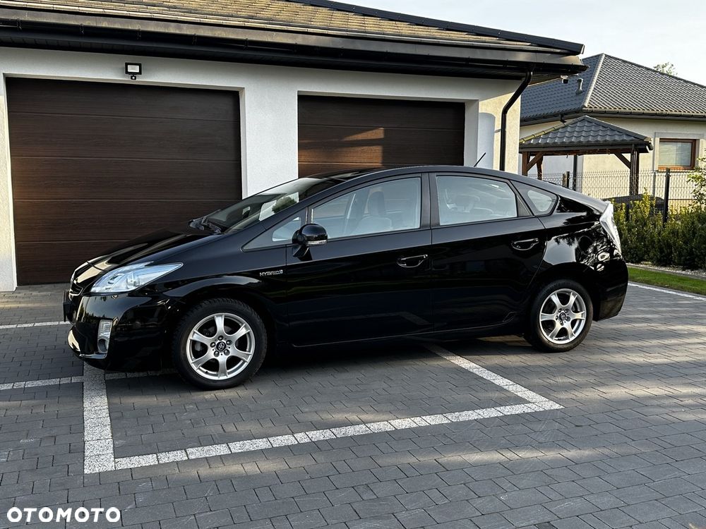 Toyota Prius (Hybrid) - 2